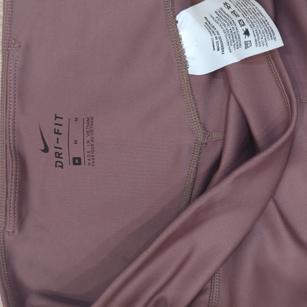 Nike - Picture 3 of 12